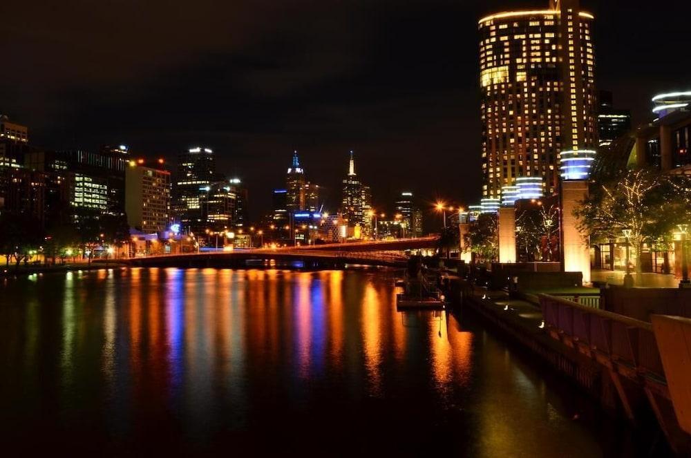 Metro Apartments On Bank Place Melbourne Exterior foto